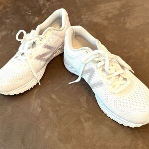New Balance Fresh Foam ARISHI Athletic Shoes White / Size 7.5 Great Condition!